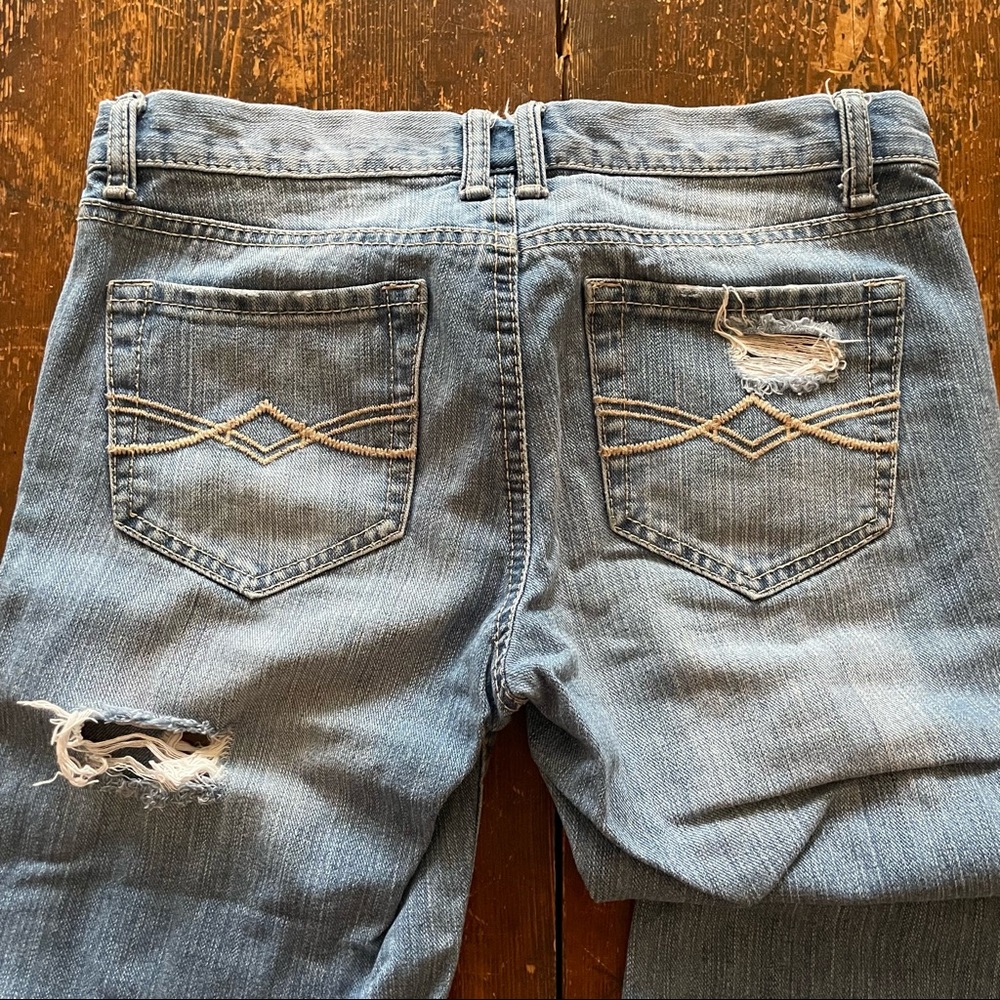 Distressed Jean Capri - Picture 4 of 4